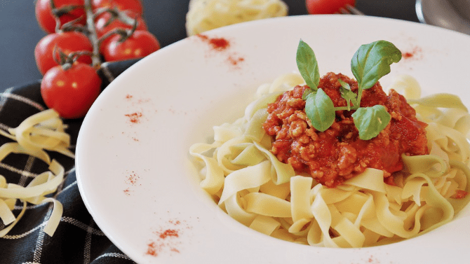 Ricetta per Tagliatelle con salsa amatriciana fatti in casa  pasta fresca