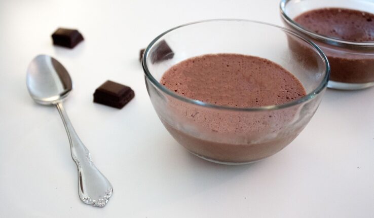Uova di Cioccolato Ripiene con Mousse al Caffè